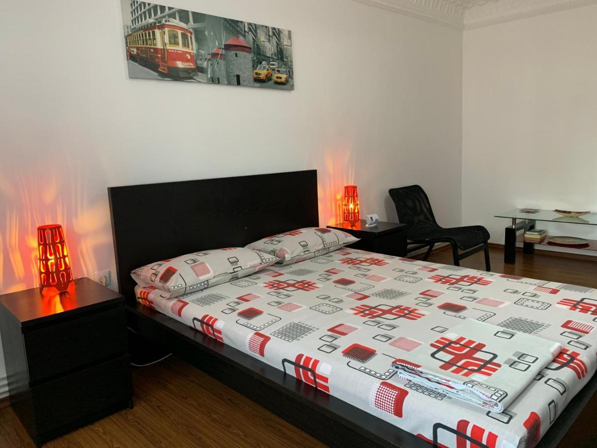 Center Apartment Галац Екстер'єр фото